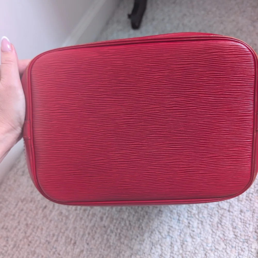 Louis Vuitton Red  Epi Noe Bucket Bag - Picture 16 of 16
